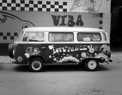 Freie Theologin: Wo bleibt der Hippie-Bus unter den Fahrzeugen?